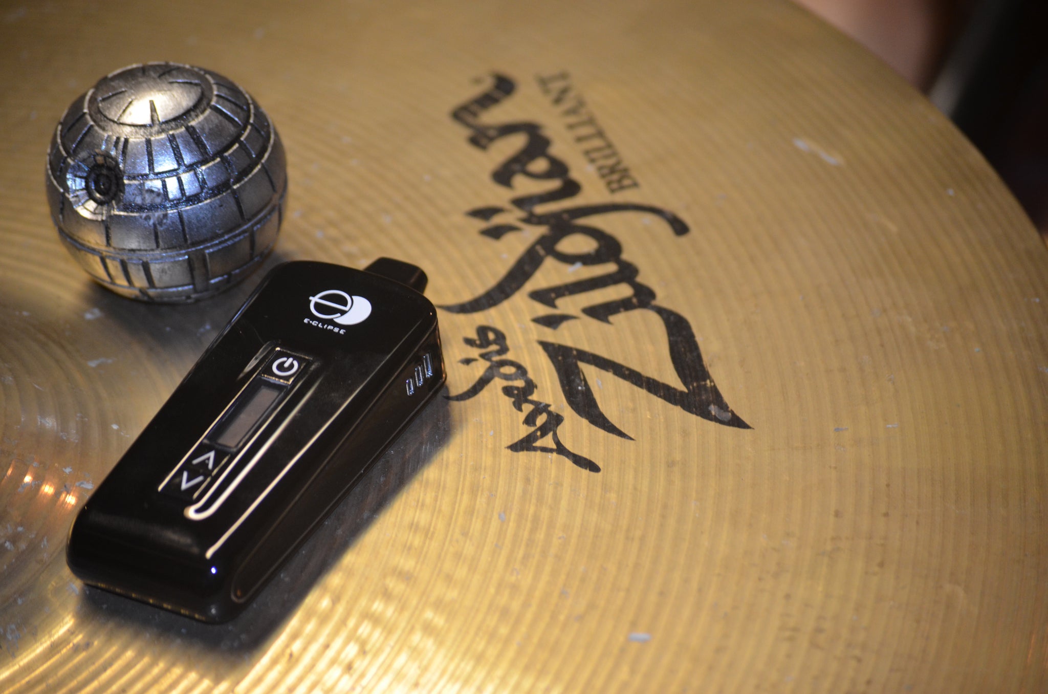 E-Clipse Vaporizer with Death Star Herb Grinder